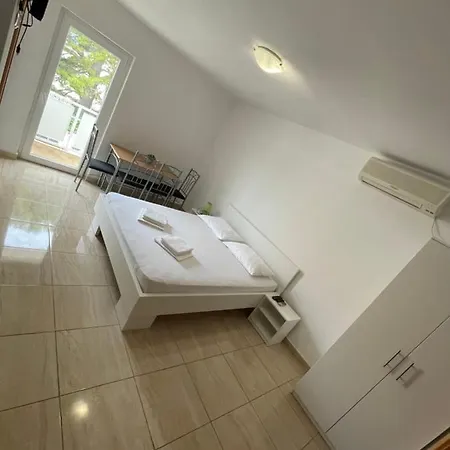 Mario Apartment Baska Voda
